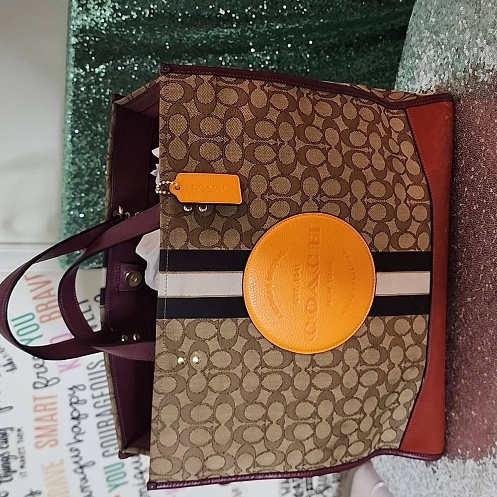 COACH DEMPSEY TOTE 40" - Picture 9 of 14